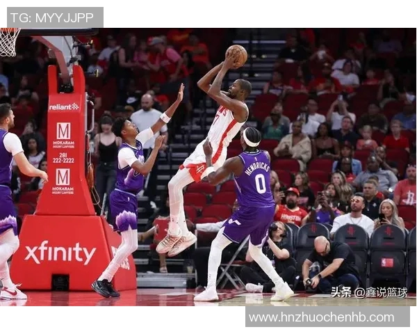 太秀了！布莱克底角晃晕防守命中撤步三分打停热火